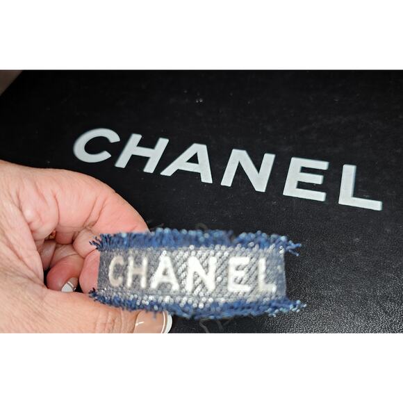 Vintage CHANEL Logo Letter Denim Bangle Bracelet Navy/Silver - Picture 2 of 5